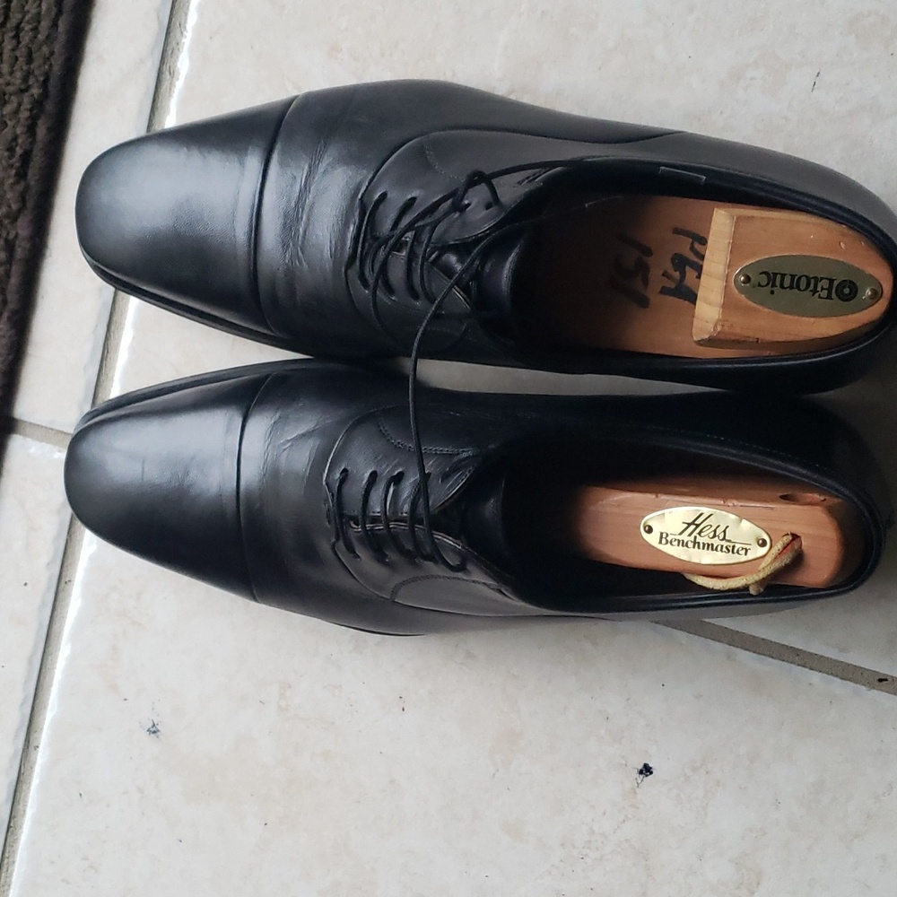 magnanni men's black  shoe  size 9. 1/2